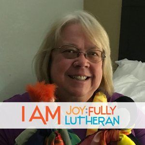 Meet your Posher, Lois